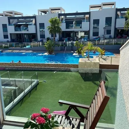 Torrevieja, Punta Prima, Oasis 9, Penthouse Luxury Flat 87m2 With Pool, Private Sun Deck, Terrace Next To The Living Torrevieja